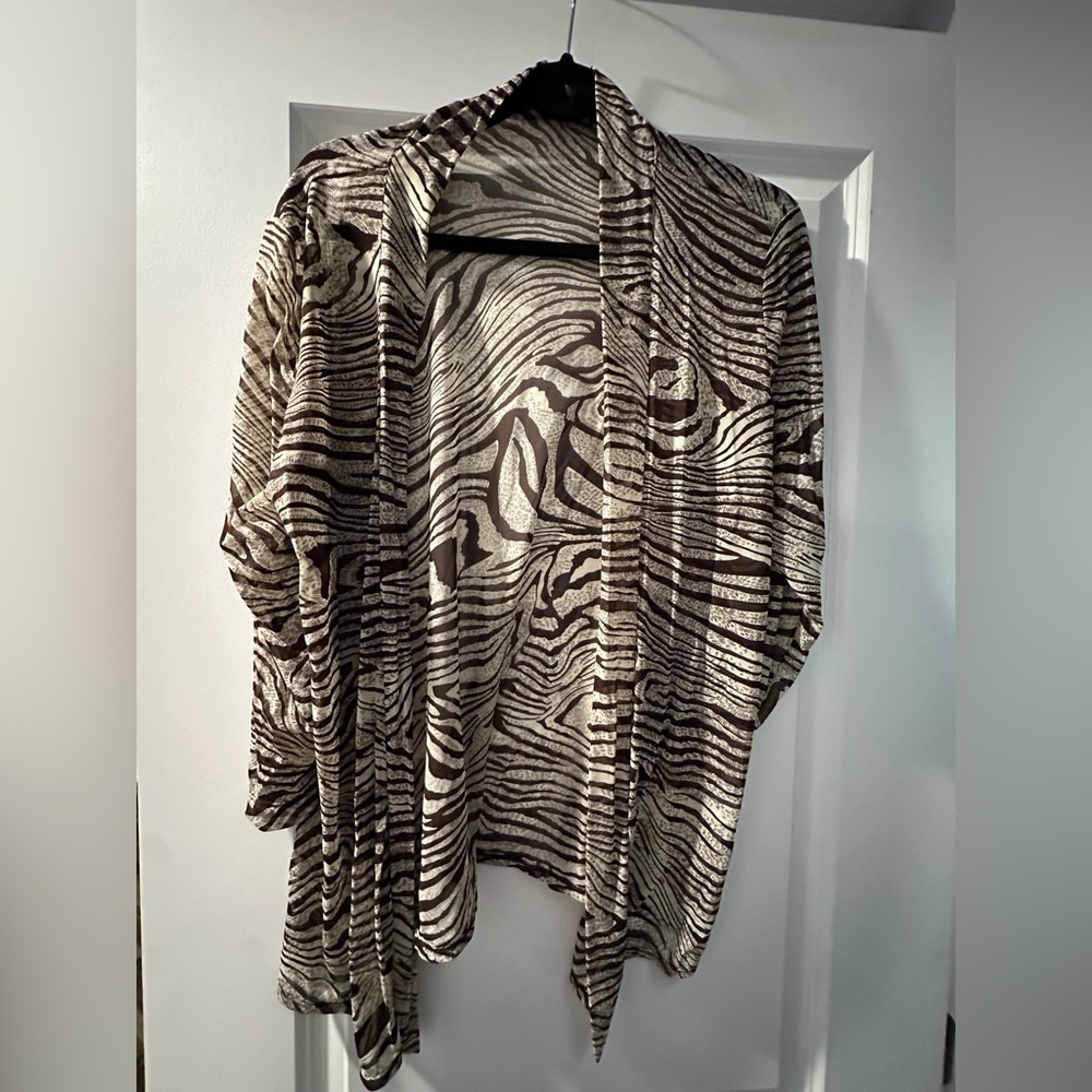 Chicos Easywear Traveler Size 1 Cardigan Sweater Animal Print Open Front, thin